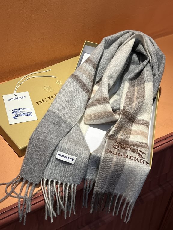 Price   heavy recommended   Burberry New - couple models cashmere scarf   perfect selection of superior cashmere fibers, time-consuming and labor-intensive, and then soaked in clear spring water polyester, so that cashme