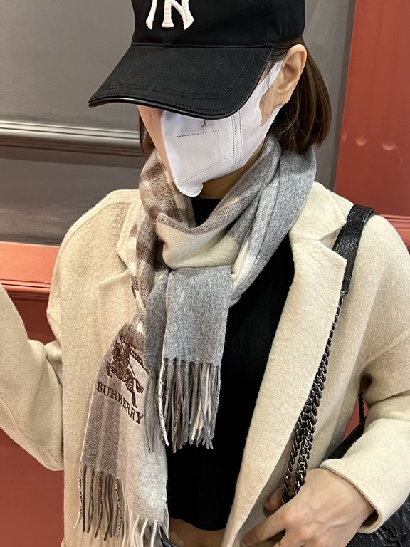 Price   heavy recommended   Burberry New - couple models cashmere scarf   perfect selection of superior cashmere fibers, time-consuming and labor-intensive, and then soaked in clear spring water polyester, so that cashme