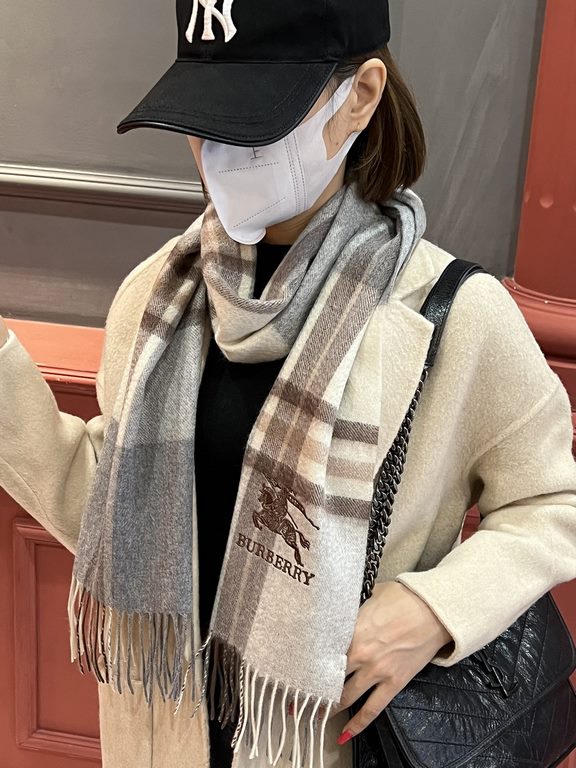 Price   heavy recommended   Burberry New - couple models cashmere scarf   perfect selection of superior cashmere fibers, time-consuming and labor-intensive, and then soaked in clear spring water polyester, so that cashme