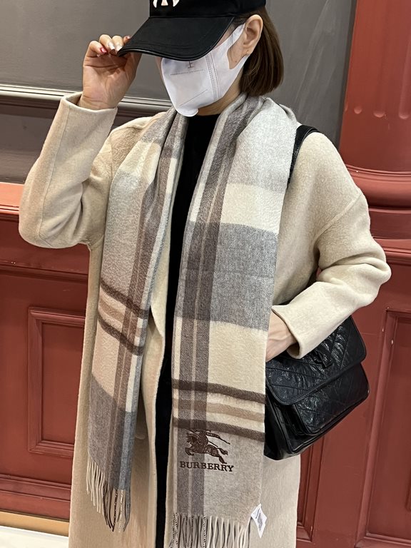 Price   heavy recommended   Burberry New - couple models cashmere scarf   perfect selection of superior cashmere fibers, time-consuming and labor-intensive, and then soaked in clear spring water polyester, so that cashme