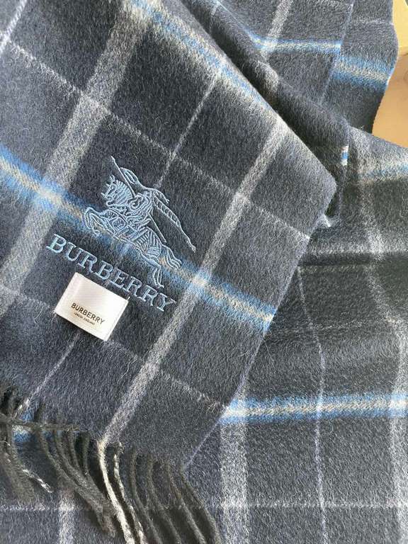 Price  Barberry's latest plaid men's and women's welfare models   The classic plaid mixed velvet scarf of the hallowed royalty Barbara's War Horse  Exclusive channel goods bulingbuling series! Hand one! Give a good gift 