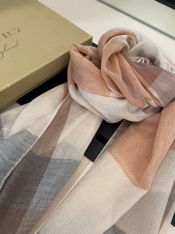 Highly recommended!!! Premium cozy chic vibe, take it if you believe me! This soft scarf from Burberry that touches the heart, inimitable color and temperament!!!! Scarf light and shadow will also have a very beautiful s