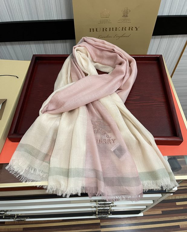 New Burberry   heavy recommended   too beautiful   hot N years of plaid, everyone likes   when the hipsters have several Ba family scarves in the closet,   change a scarf is enough to make you have a refreshing feeling. 