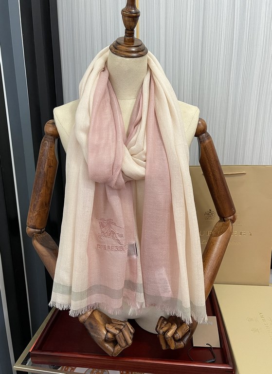 New Burberry   heavy recommended   too beautiful   hot N years of plaid, everyone likes   when the hipsters have several Ba family scarves in the closet,   change a scarf is enough to make you have a refreshing feeling. 