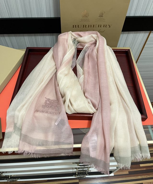 New Burberry   heavy recommended   too beautiful   hot N years of plaid, everyone likes   when the hipsters have several Ba family scarves in the closet,   change a scarf is enough to make you have a refreshing feeling. 