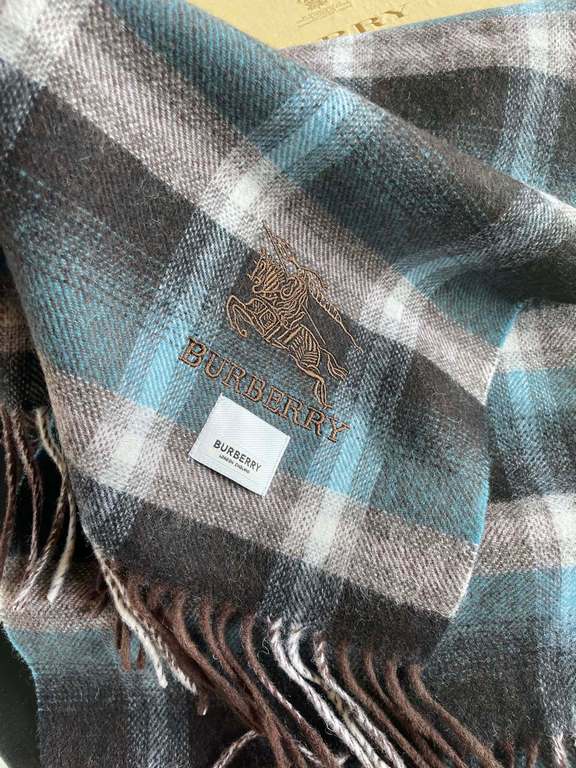 Price  Barberry's latest plaid men's and women's welfare models   The classic plaid mixed velvet scarf of the hallowed royalty Barbara's War Horse  Exclusive channel goods bulingbuling series! Hand one! Give a good gift 