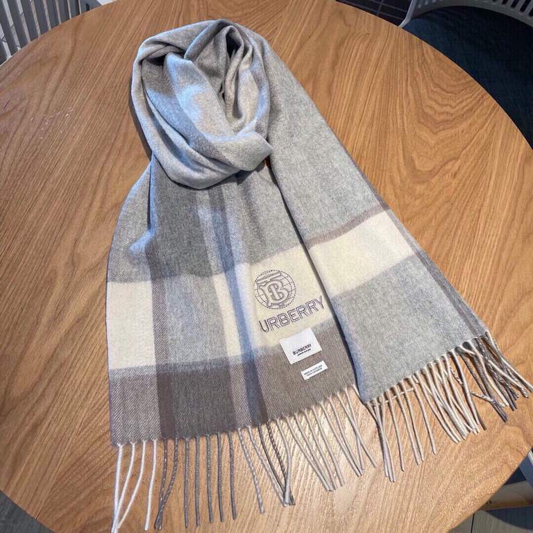 Burberry - Burberry's new heavyweight water ripple cashmere scarf   This year, our men's models are really high-end Level, heavyweight superb   proper family benefits   few and far between in the men's models, Burberry's