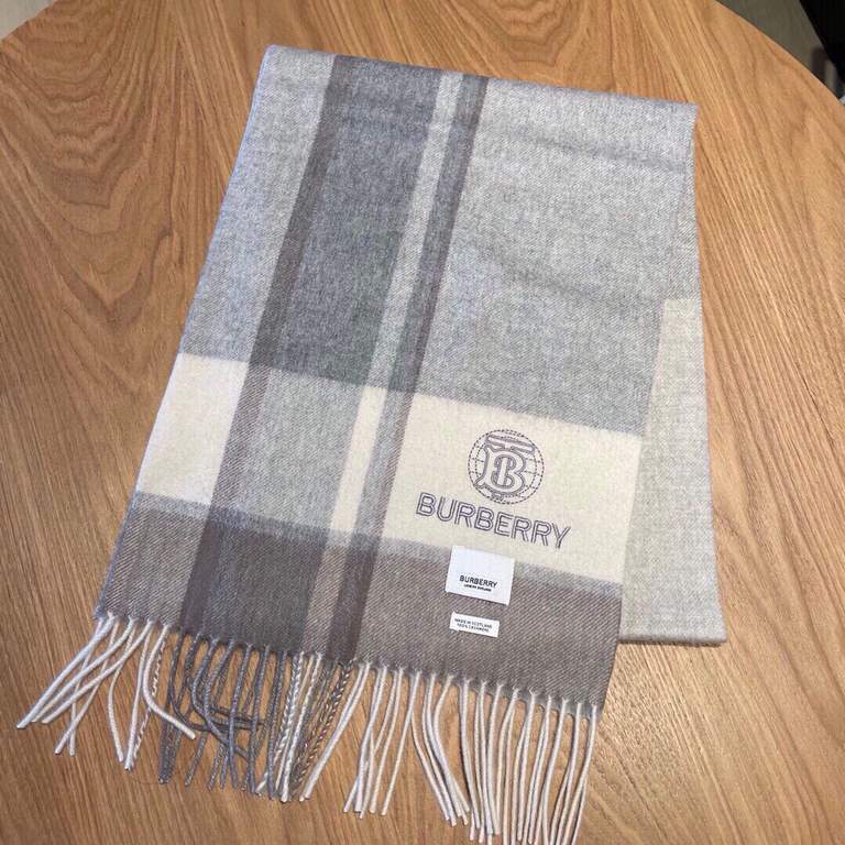 Burberry - Burberry's new heavyweight water ripple cashmere scarf   This year, our men's models are really high-end Level, heavyweight superb   proper family benefits   few and far between in the men's models, Burberry's