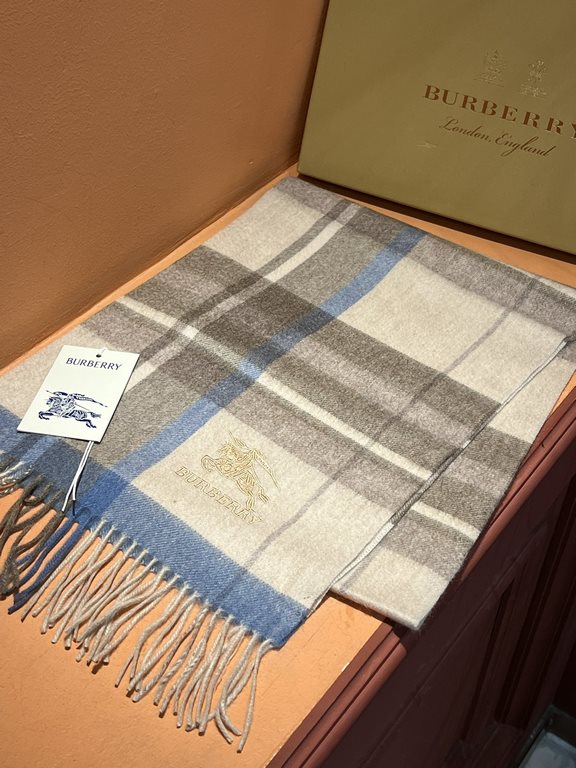 Price   heavy recommended   Burberry New - couple models cashmere scarf   perfect selection of superior cashmere fibers, time-consuming and labor-intensive, and then soaked in clear spring water polyester, so that cashme