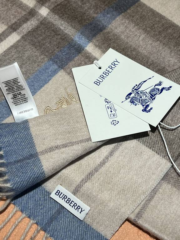 Price   heavy recommended   Burberry New - couple models cashmere scarf   perfect selection of superior cashmere fibers, time-consuming and labor-intensive, and then soaked in clear spring water polyester, so that cashme