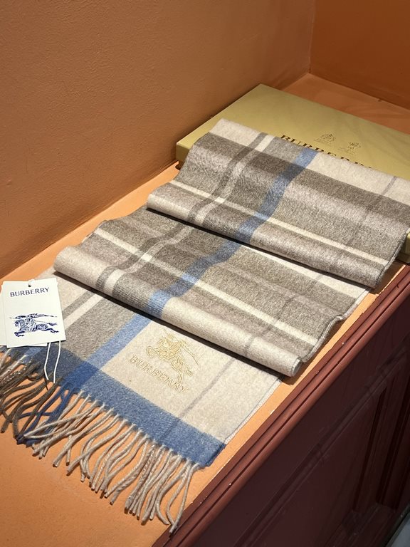 Price   heavy recommended   Burberry New - couple models cashmere scarf   perfect selection of superior cashmere fibers, time-consuming and labor-intensive, and then soaked in clear spring water polyester, so that cashme