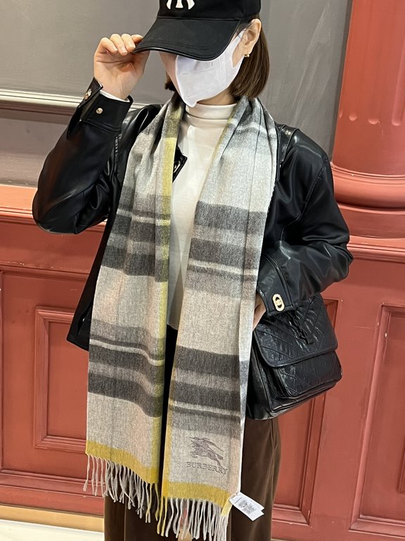 Price   heavy recommended   Burberry New - couple models cashmere scarf   perfect selection of superior cashmere fibers, time-consuming and labor-intensive, and then soaked in clear spring water polyester, so that cashme