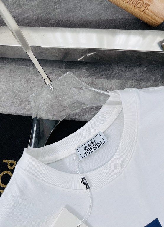 HERMES Hermes 2023 spring and summer new logo logo design couples models short-sleeved T-shirt Customized senior fabrics feel soft and comfortable with elasticity, simple atmosphere, the effect on the body is superb, the