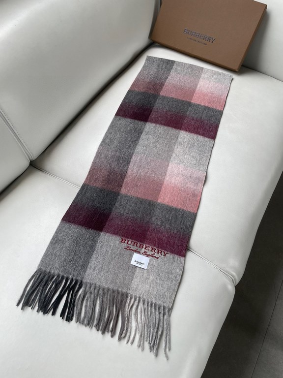 Burberry High-quality imported cashmere letters logo embroidered scarf surprise shelves Overseas counter latest men and women couples cashmere scarf domestic counter are not on the shelves from the style to the fabric ar