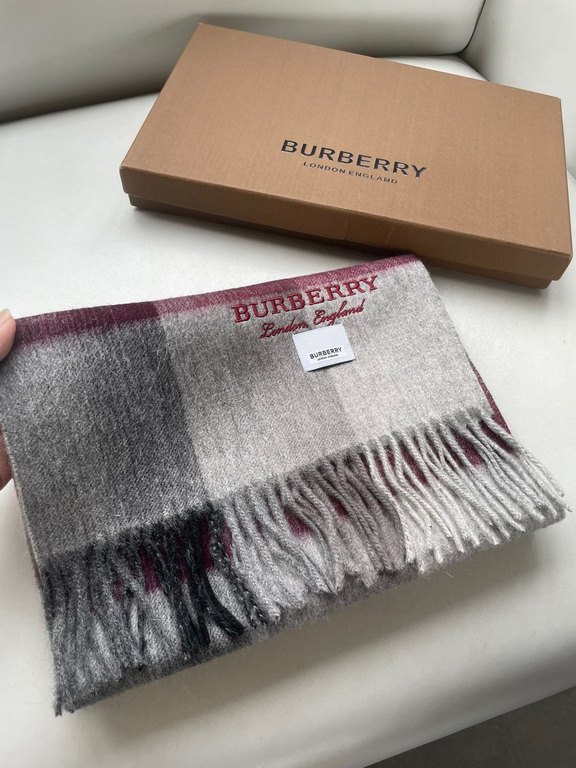 Burberry High-quality imported cashmere letters logo embroidered scarf surprise shelves Overseas counter latest men and women couples cashmere scarf domestic counter are not on the shelves from the style to the fabric ar