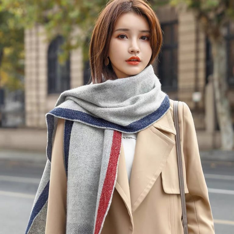 Matching tool  There is a kind of scarf is called casually scarf are fashionable  Bur fall and winter with easy to collide with a sense of seniority  Intellectual and foreign color weaving plaid scarf, color weaving proc