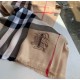 Heavyweight recommended   [top foreign single]   fire N years of the classic grid, when the trend of people have several Burberry scarves in the closet, a small scarf its role can not be underestimated, it is absolutely 