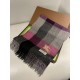 Burberry high quality imported mixed velvet scarf shocked on the shelves of overseas counters the latest men and women couple cashmere scarf domestic counters are not on the shelves from the style to the fabric are very 