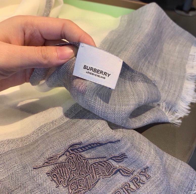 Price @Barberry new ~ beautiful and sparkling   is imported India's cashmere 300 count inlaid with imported gold and silver silk! The most suitable for fall and winter sparkling design   fabric thin and fine! The toughne