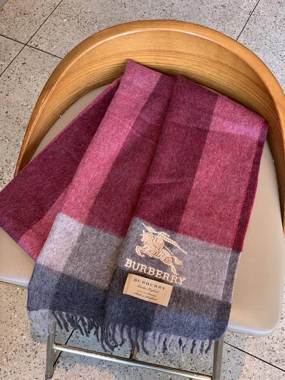 Burberry latest men's two-color pure cashmere scarf   our men's scarf and buy and cherish ~~~ men's models are really few and far between, only a few models a year, are export orders so it is more difficult to meet. Men'