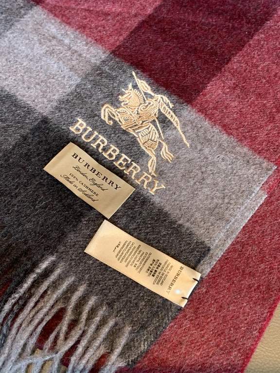 Burberry latest men's two-color pure cashmere scarf   our men's scarf and buy and cherish ~~~ men's models are really few and far between, only a few models a year, are export orders so it is more difficult to meet. Men'