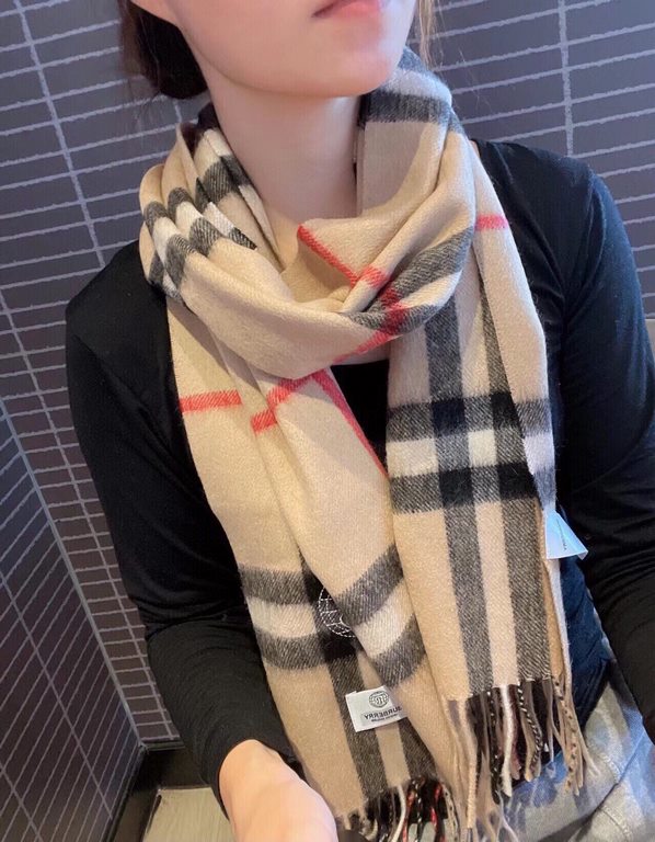 Burberry - Burberry Plaid Scarf  So good looking it's crazy, so stylish and glamorous   Very svelte and stylish fallwinter piece! Really love it, very Classical men's design. Men's things less but fine  100% lamb's wool,