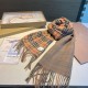 B Family. Double-sided cashmere scarf] BURBERRY! The latest hot scarf of the year! Top quality [high-end digital airbrush] 180  30cm, double-sided scarf available on both sides of a equal to two Oh ～ each side is very go