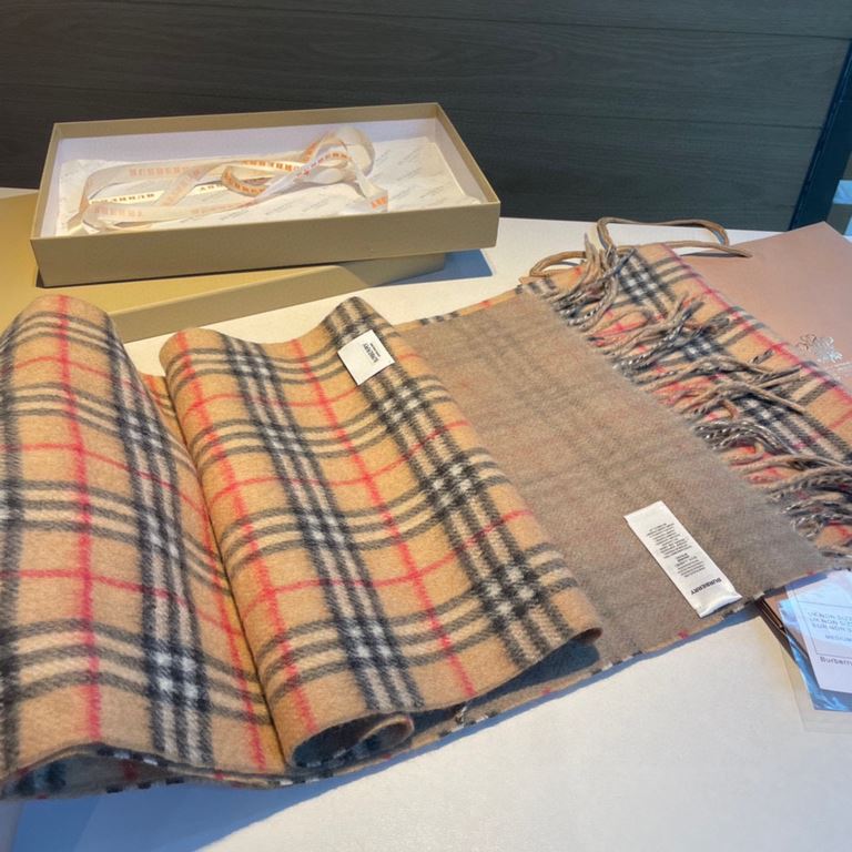 B Family. Double-sided cashmere scarf] BURBERRY! The latest hot scarf of the year! Top quality [high-end digital airbrush] 180  30cm, double-sided scarf available on both sides of a equal to two Oh ～ each side is very go