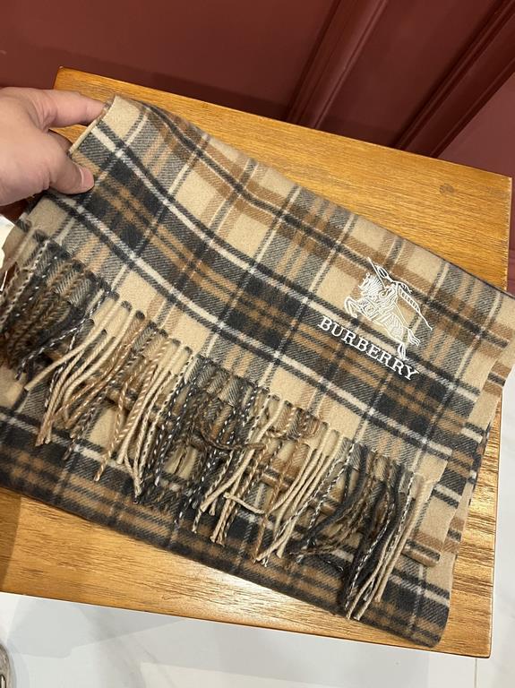 Burberry burberry counter grade classic cashmere plaid scarf! The true fragrance series must be recommended! Counter the latest quality, the current counter are replaced with pure handmade four corners sewing white label