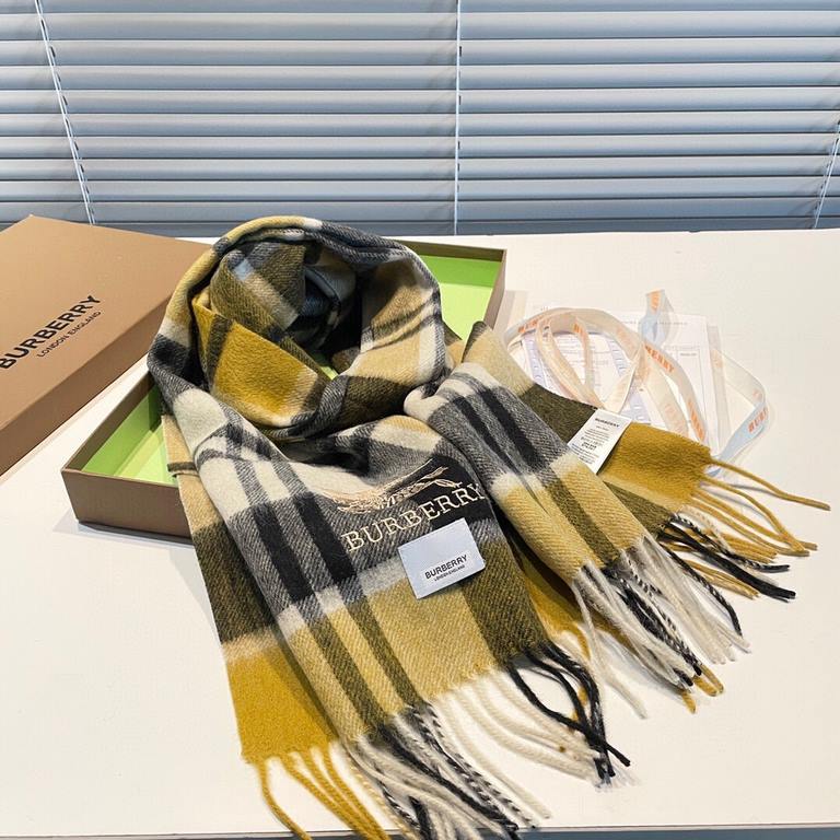 Burberry arrived the attention of the war horse embroidery standard new color all the latest official website color, the highest quality of young designers launched the latest concept, with the tonal yarn dyeing and then