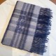 Burberry collection models double-sided scarf   this is called the real family benefits  B home this cashmere shawl fabric is very satisfied ~ feel really good to no   chilly winter stick neck around really comfortable s