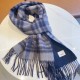 Burberry collection models double-sided scarf   this is called the real family benefits  B home this cashmere shawl fabric is very satisfied ~ feel really good to no   chilly winter stick neck around really comfortable s