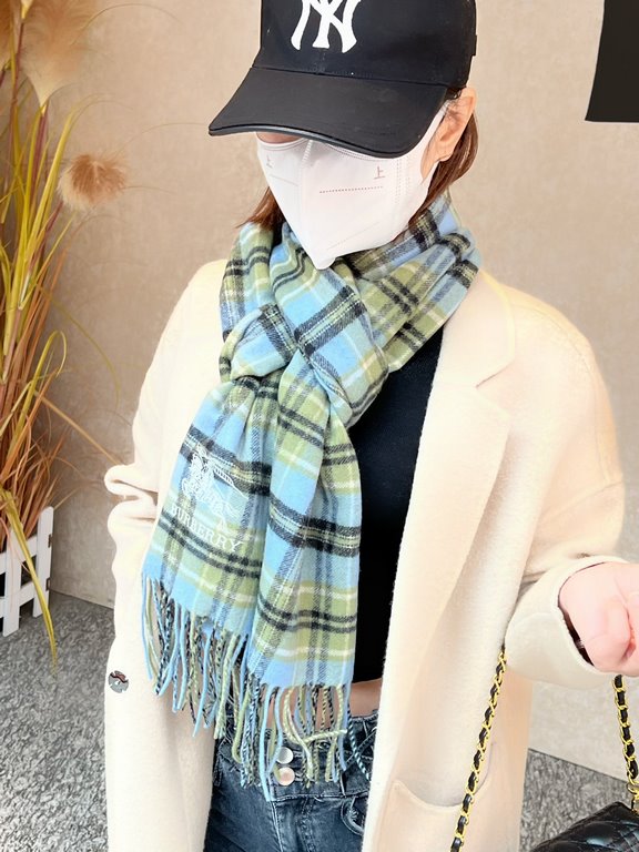 Burberry burberry counter grade classic cashmere plaid scarf! The true fragrance series must be recommended! Counter the latest quality, the current counter are replaced with pure handmade four corners sewing white label