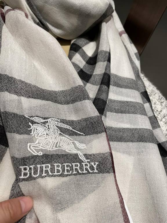 Burberry genuine series goods exclusively for flagship store vip      top Scotland imported cashmere   incomparable noble elegance intellectual style   simple atmospheric design   absolute Not fancy style Ring velvet pro