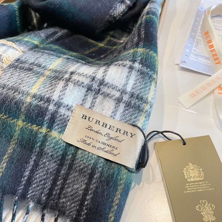 Men's and women's models are beautiful! Burberry Burberry British counter pure tail single! 2022 fall and winter order square cashmere temperament beauty essential models! In fact, the scarf has long ceased to be just a 