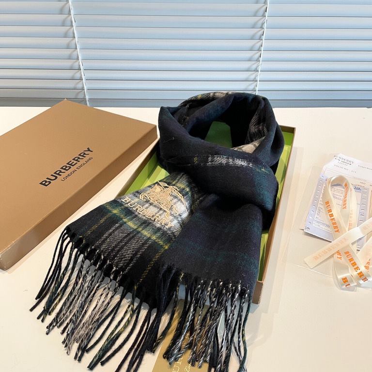 Men's and women's models are beautiful! Burberry Burberry British counter pure tail single! 2022 fall and winter order square cashmere temperament beauty essential models! In fact, the scarf has long ceased to be just a 