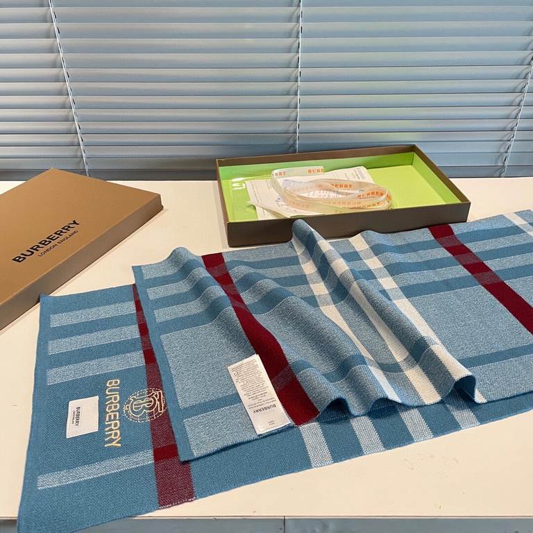 vi  recommended  Barberry 2022 counter the latest models Tb scarf [top cashmere scarf]   burst models Oh    physical genuinely beautiful   knitted scarf with a fine logo embroidery     the entire scarf color collocation 