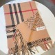 Burberry double-sided badge plaid cashmere scarf   one side of the classic cashmere plaid, one side of the letter badge, completely equal to the 2 scarves   counter hot new, very thick and warm   weaving is too complex, 