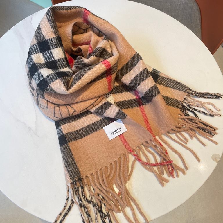 Burberry double-sided badge plaid cashmere scarf   one side of the classic cashmere plaid, one side of the letter badge, completely equal to the 2 scarves   counter hot new, very thick and warm   weaving is too complex, 