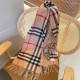 Burberry double-sided badge plaid cashmere scarf   one side of the classic cashmere plaid, one side of the letter badge, completely equal to the 2 scarves   counter hot new, very thick and warm   weaving is too complex, 