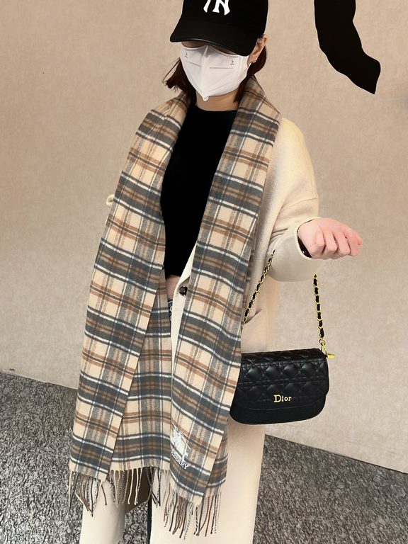 Burberry burberry counter grade classic cashmere plaid scarf! The true fragrance series must be recommended! Counter the latest quality, the current counter are replaced with pure handmade four corners sewing white label