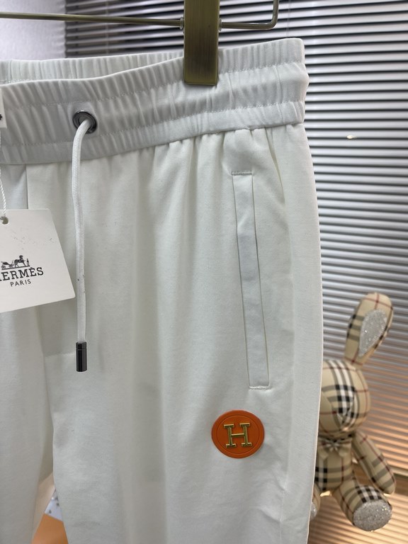 Hermes, men's drawstring sports casual pants, the new release of the new customized, meticulous details to create an evergreen hundred looks as well as comfortable and versatile. Casual sweatpants as one of the fashionab