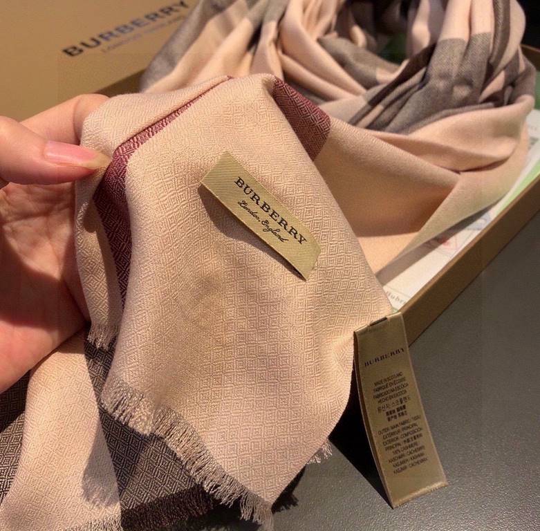 Burberry   Forever chic  Burberry Classic Grid Thin Diamond Pattern Velvet Scarf ~ rare classic grid, such a plaid really look good every year, and this year it is a representative of the retro chic style   The fabric of