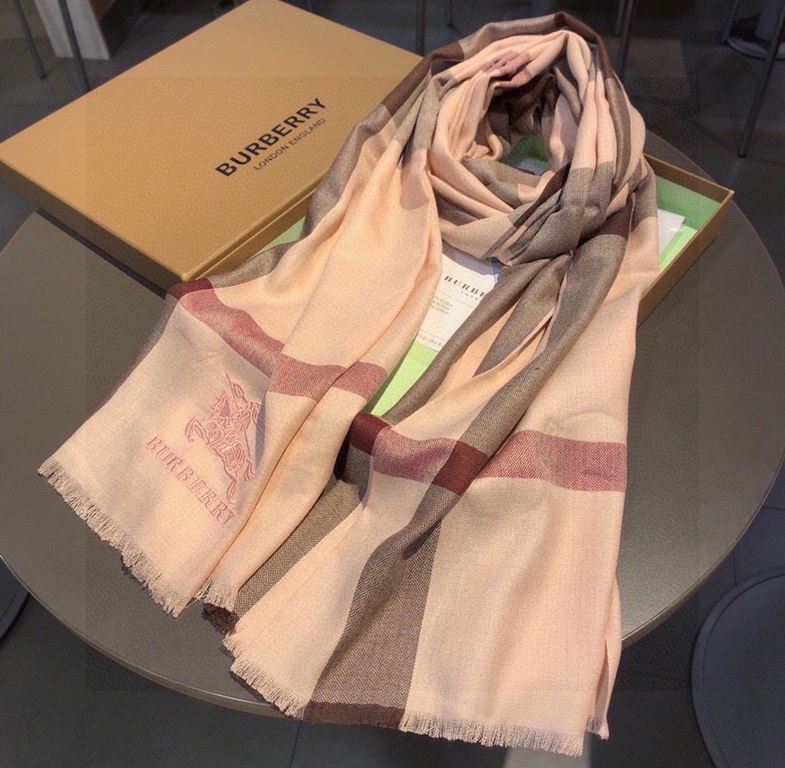 Burberry   Forever chic  Burberry Classic Grid Thin Diamond Pattern Velvet Scarf ~ rare classic grid, such a plaid really look good every year, and this year it is a representative of the retro chic style   The fabric of