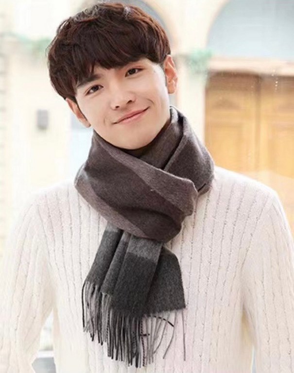 Burberry latest men's two-color pure cashmere scarf   our men's scarf and buy and cherish ~~~ men's models are really few and far between, only a few models a year, are export orders so it is more difficult to meet. Men'