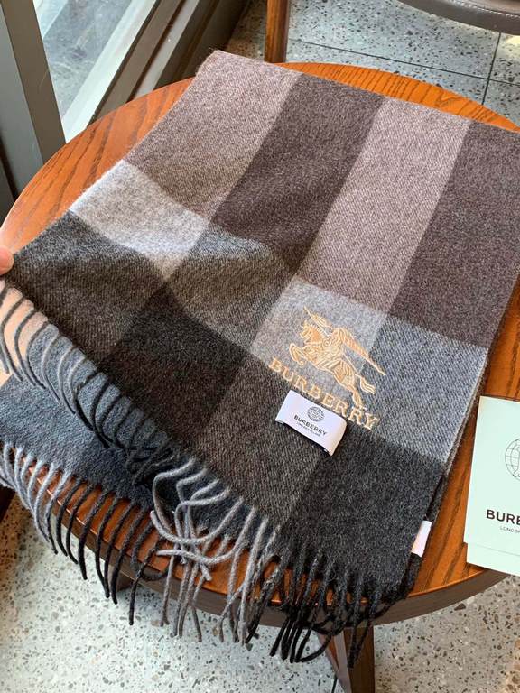 Burberry latest men's two-color pure cashmere scarf   our men's scarf and buy and cherish ~~~ men's models are really few and far between, only a few models a year, are export orders so it is more difficult to meet. Men'