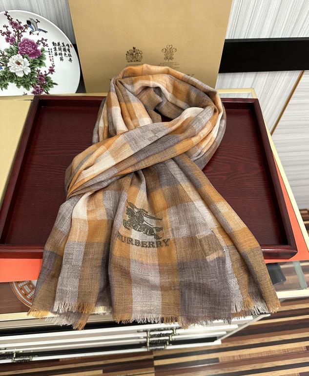 Burberry   using Inner Mongolia cashmere, heavily recommended   too beautiful   hot, everyone likes   when the hipsters have several Ba family scarves in the closet,   change a scarf is enough to give you a refreshing fe