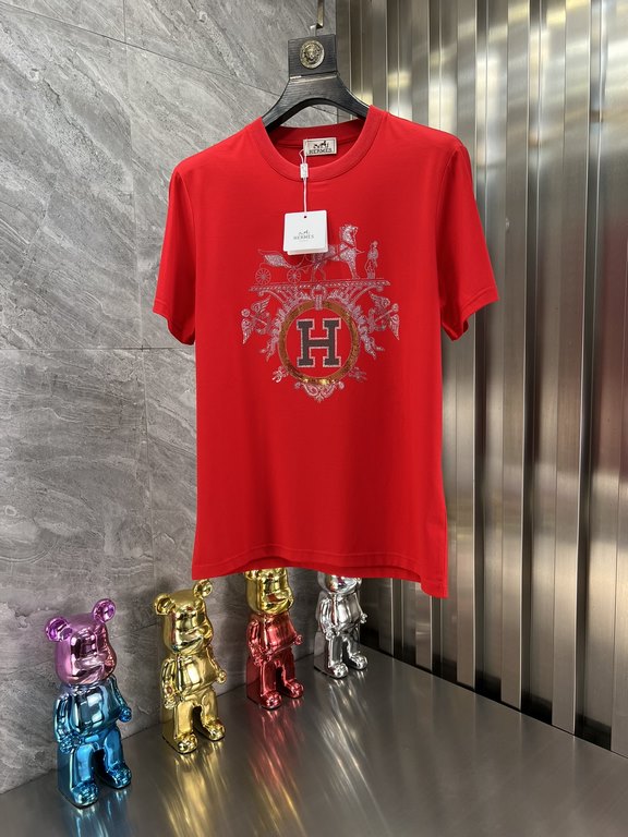 Hermes  Hermes spring and summer new three complete three labels chest sequins craft design thin short-sleeved shirt on the body of excellent comfort good goods do not need to introduce too much Look at the details Count