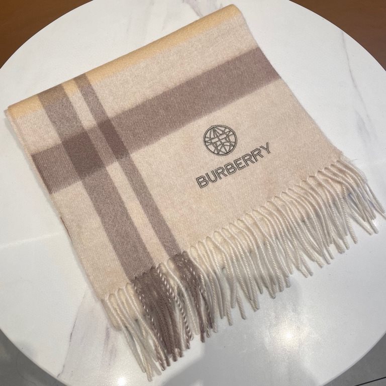 Price  Burberry - Burberry new heavyweight water wave pattern cashmere scarf   beautiful couple models, really high-end Level, heavyweight superb   proper family members welfare   our quality is really absolute, or the p