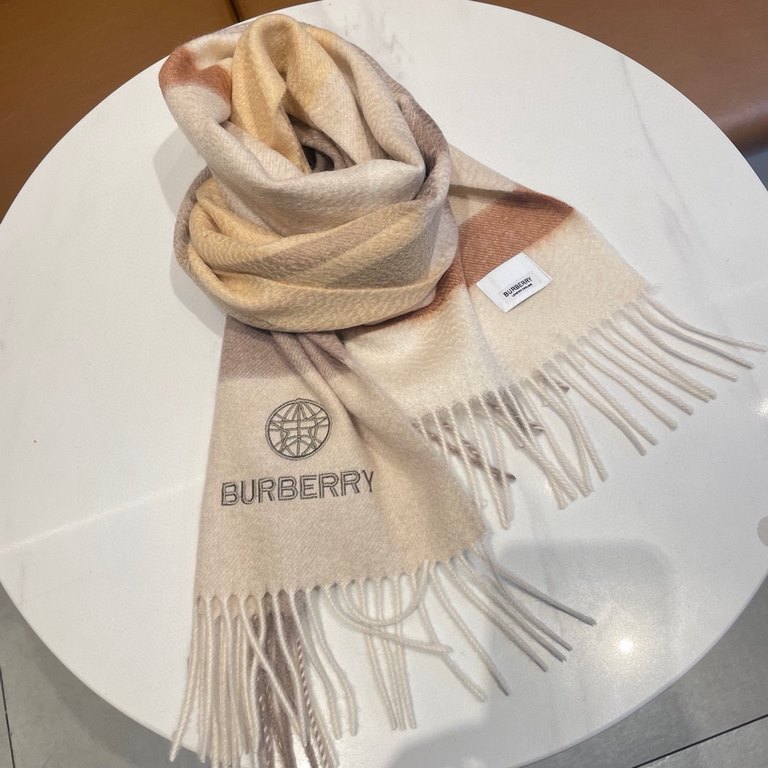 Price  Burberry - Burberry new heavyweight water wave pattern cashmere scarf   beautiful couple models, really high-end Level, heavyweight superb   proper family members welfare   our quality is really absolute, or the p